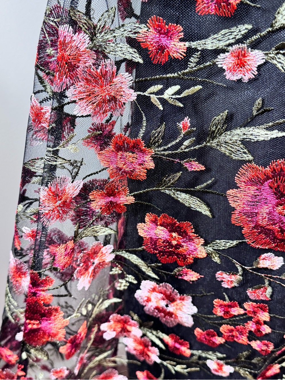 Maggie London Floral Mesh Overlay Short Sleeve Midi Dress in Black/ Red size 12 - Picture 6 of 10